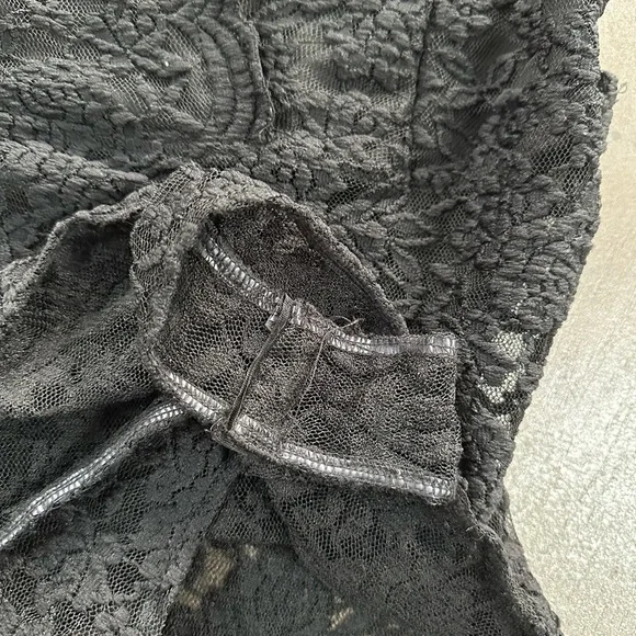 Buckle BKE Black Sleeveless Lace Bodysuit Cutout Sheer Lace V-Neck Size Large - Picture 10 of 14